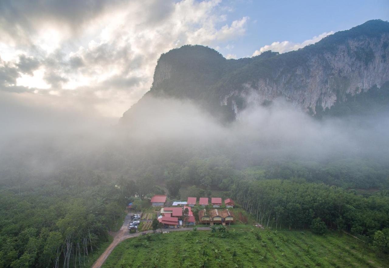 Bansuanphutarn Hotel Ban Pha Saeng Lang Buitenkant foto