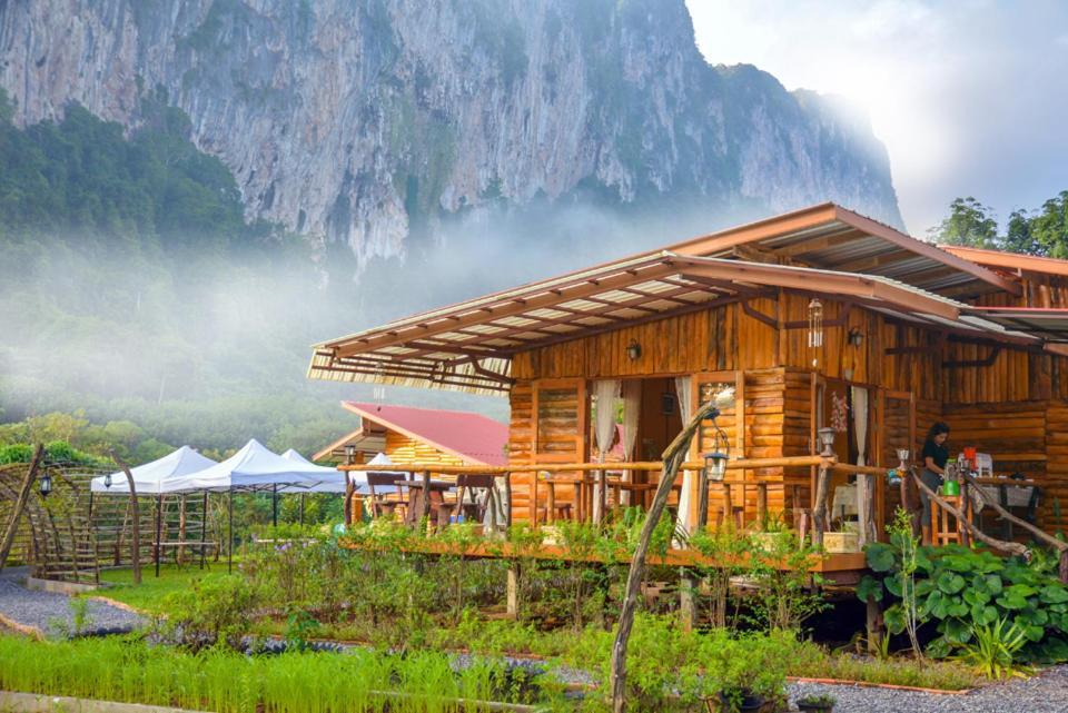 Bansuanphutarn Hotel Ban Pha Saeng Lang Buitenkant foto