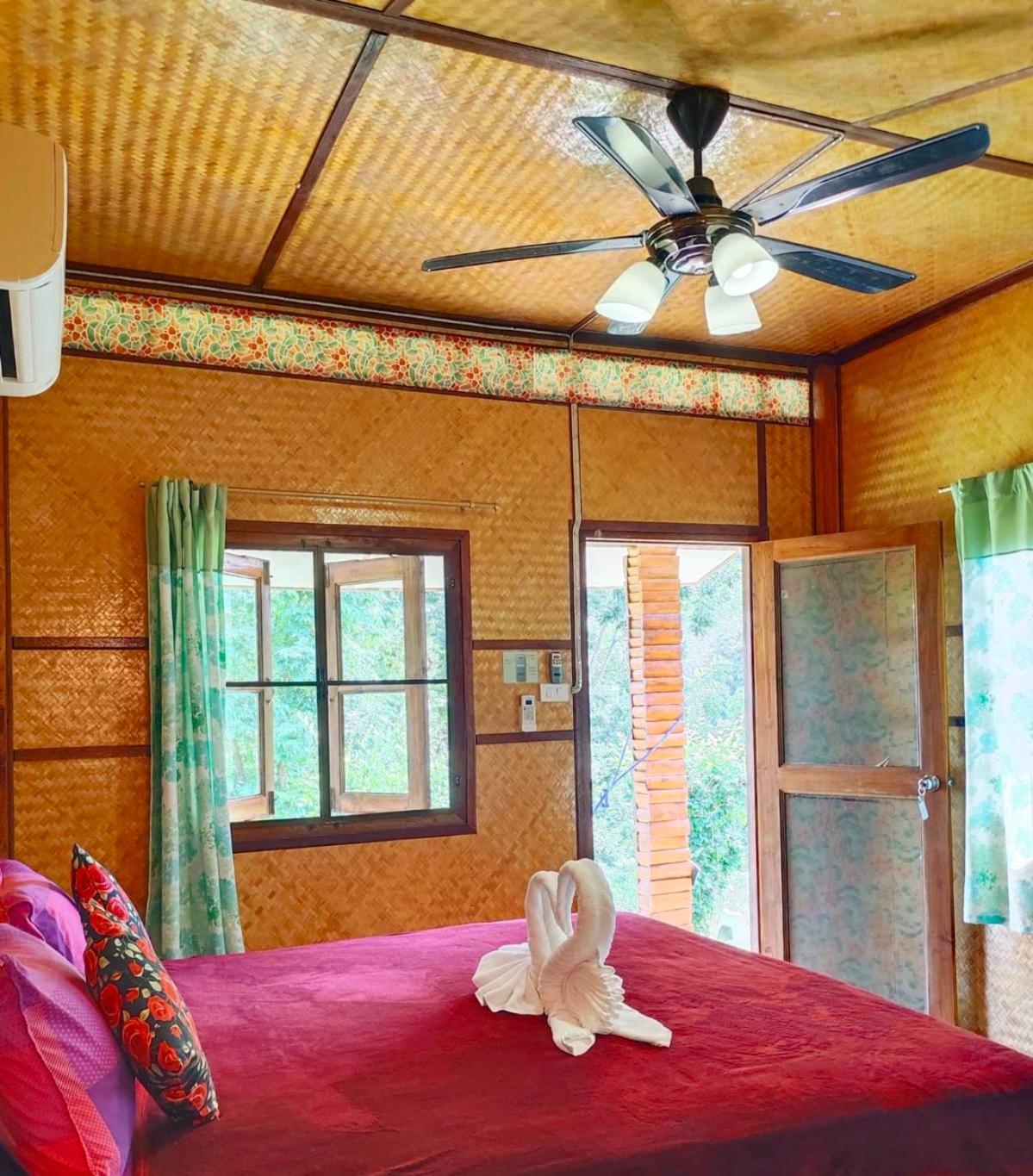 Bansuanphutarn Hotel Ban Pha Saeng Lang Buitenkant foto