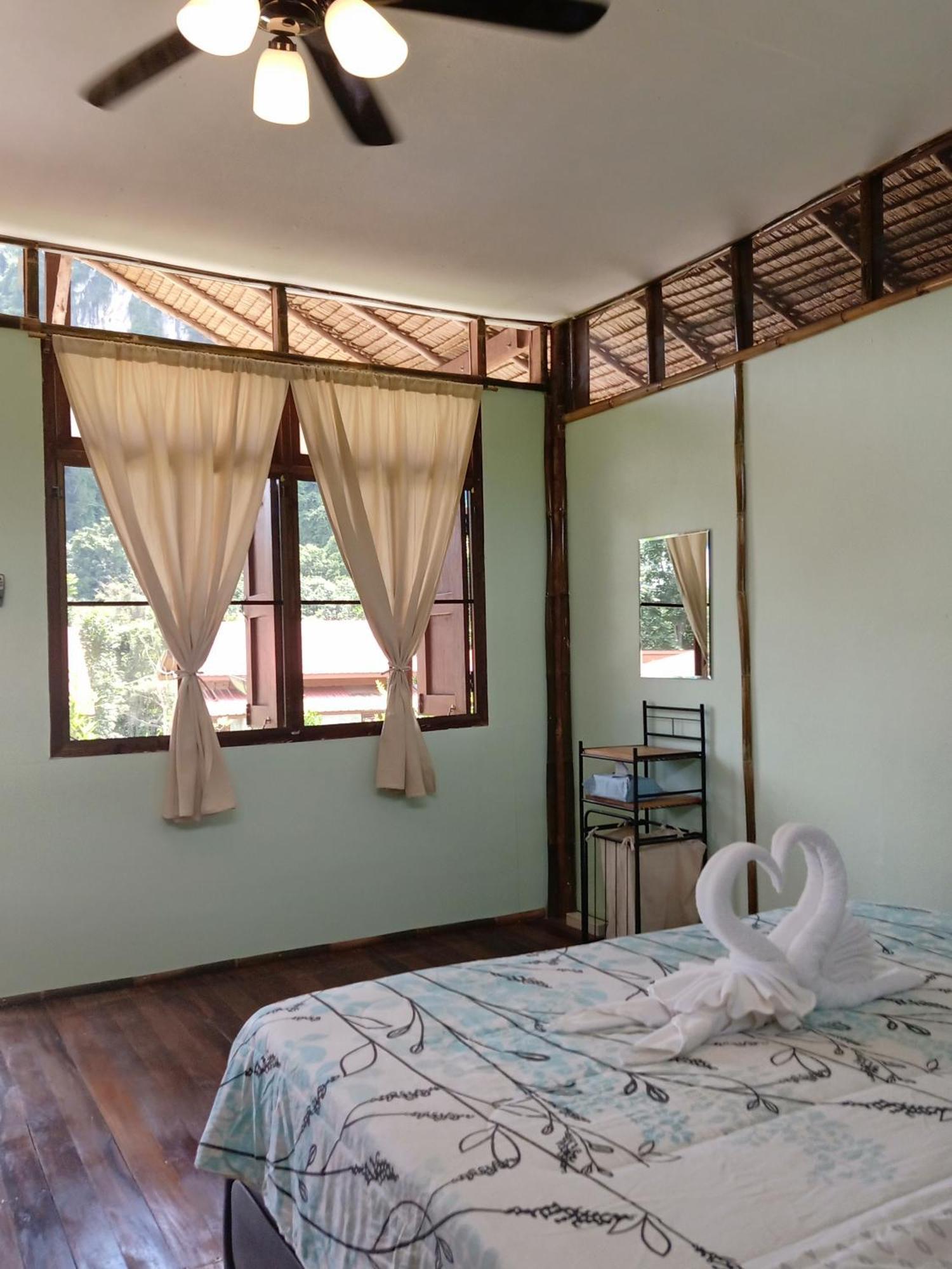 Bansuanphutarn Hotel Ban Pha Saeng Lang Buitenkant foto