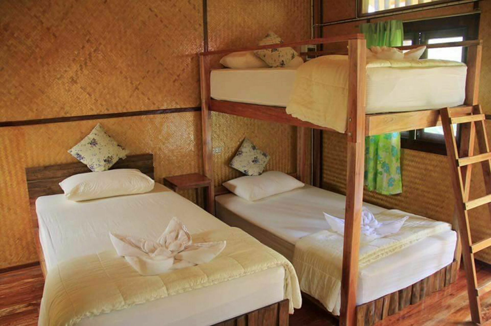Bansuanphutarn Hotel Ban Pha Saeng Lang Buitenkant foto
